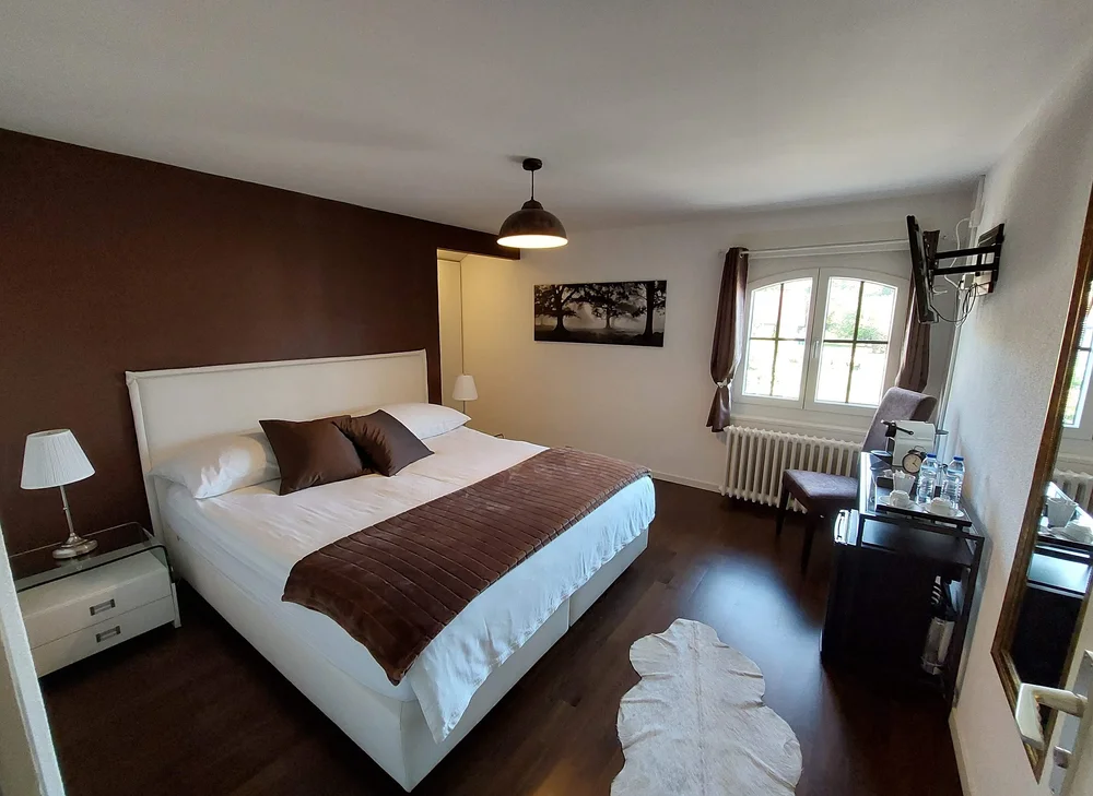 Chambre d'hôtel, vue large