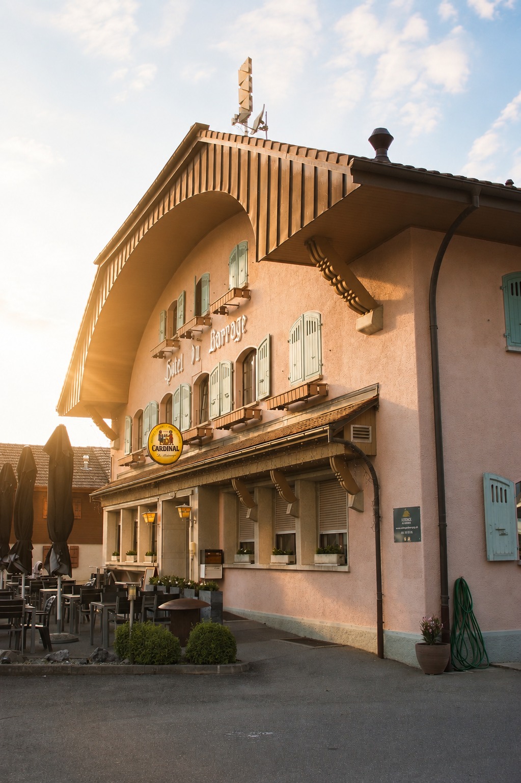Façade de l'Auberge du Barrage à Rossens