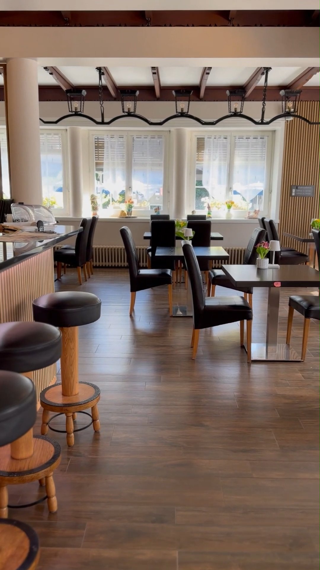Vidéo — salle et bar